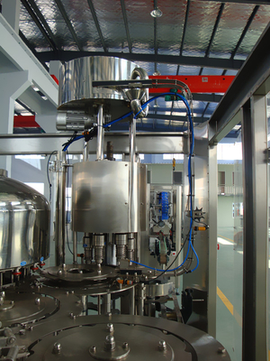 Full Automatically PET Water Bottle Filling Machine , Mineral Water Liquid Filling Equipment 6000-8000BPH